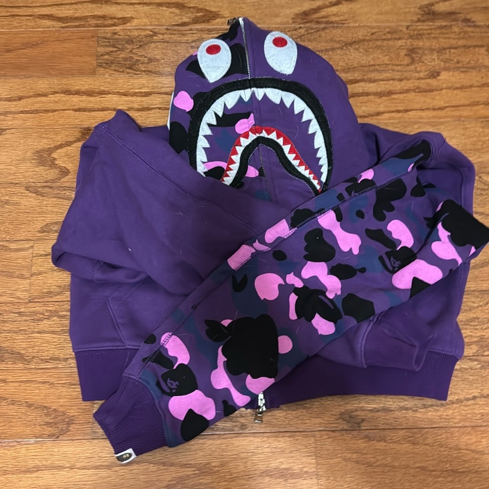 A bathing ape hoodie size small great condition!